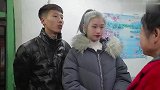 搞笑剧：环卫大妈拾金不昧，捡到3万元还给姑娘，三年后好报来了