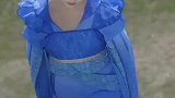 女生扮演仙剑里的龙葵，一颦一笑很有神韵