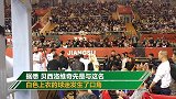 江苏主教练与球迷起冲突大打出手 比赛没结束2人被赶出赛场