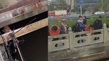 这脑回路！盗窃被发现，小偷慌不择路跳入河中僵持3小时场面滑稽