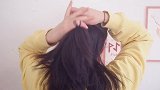 40多岁女人头发稀少，别剪短学会这样扎，简单优雅又气质
