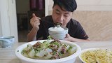 挖完花生回家，拿了一个大冬瓜来炖鸡吃，肉香汤更美味，美得很