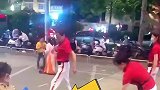 大妈身体素质真好