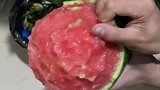 这是西瓜被吃的最不体面的一次