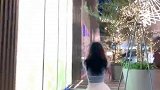 穿上短裙总是忍不住跳起来！