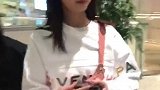 偶遇陈钰琪小姐姐，没想到旁边的助理颜值这么高，网友心动了！