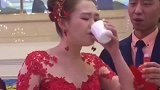 新郎不会喝酒，新娘竟然做出这个举动，这个新娘情商简直太高了！