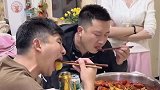 妻子与老公吵架，从娘家请来救兵，结果他们是一伙的