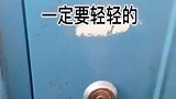 一定要轻轻的，而且速度还要快，开门的瞬间，屡试不爽