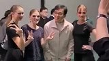 成龙大哥赢得了所有西方国家人的尊重，却得不到中国喷子的尊重。
