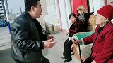 只是想逗奶奶开心一下，结果被打了，我做错什么了