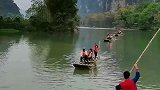 坐一趟五百的竹筏漂流，看到眼前这幕，有钱人真会享受！