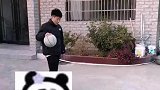 想扣篮但是不够高怎么办？那就用椅子来代替吧！