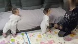 女儿不乖时爸爸就这样训她们，宝宝都看呆了，太搞笑