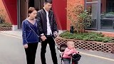 老婆走不动了，万万没想到老公竟这样做，网友这孩子是捡来的吧