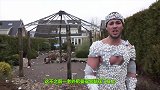 将鱼扔进可乐曼妥思中会发生什么？小伙亲测，结果出乎意料！