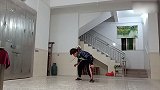 花式足球练习！小伙子技术不错 你觉得呢？