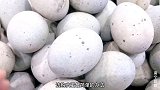 买皮蛋时怎么挑？学会4个挑选技巧，买回家个个有溏心，细腻爽口
