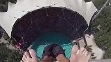 百米高空跳水，会不会被水拍死啊