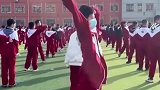 现在孩子做操，已经这么社会了，青春阳光气息呢