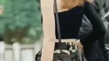 街拍两位乌兰克美女笑得好甜，心动的感觉