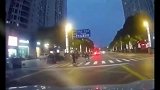 大哥气势冲冲给你赔礼道歉