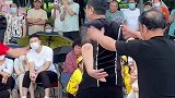 不仅人长得帅，衣服还穿的好，这衣服是真的性感