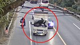 上海一摊贩开货车“顶”行城管200多米 被警方刑拘