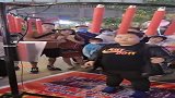 集中精力的小胖子，眼睛抓到了，手却没学会！