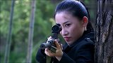 孩子们遭遇危险，美女狙击手枪枪爆头，吓得鬼子藏在坟地不敢露头