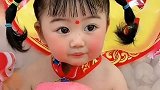 宝宝实在是可爱，难怪那么多人喜欢她