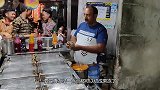 小伙街头卖“超多料”奶昔，1杯5块，食客一次喝2杯还嫌不够！