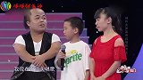 “袖珍夫妻”靠街边唱歌为生，现场对唱《红尘情歌》羡煞旁人！