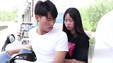 夫妻俩出门坐摩的，老公总是怕司机占老婆便宜，结局笑得肚子疼