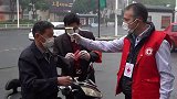 大爱无疆非常时期，你愿意为如此可爱的老外点赞吗，满满的正能量