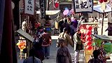 老佛爷想吃美食，小伙带人到处找寻