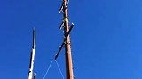 美国是这样安装电线杆的，眼前的一幕，真是难以置信