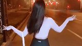这么高兴的样子应该还是在热恋当中的吧