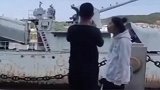 确认眼神是亲爸没错了，女儿还没有一艘战船有魅力