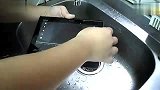 索尼Xperia Tablet S防水实测