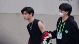 黄明昊 都是一家人 康康也是可以的～见外了吧！