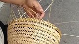手艺人编织竹编，看到成品好想买一个啊！