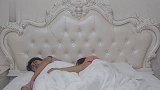 老婆睡觉急醒了，对话真是太搞笑了