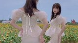 今天把镜子搬到户外，大家帮忙看看，今天这个镜子擦的干净吗？