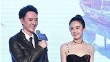 冯绍峰和赵丽颖的恩爱日常：现场给赵丽颖画眉毛，顺便一波彩虹屁