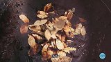 一排队就是20多年！这家酥掉牙齿的卤味店悄悄改名，依旧天天爆满！