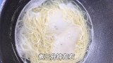 这是我吃过做法最简单的面条，味道却不简单，不用任何菜也很好吃