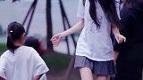 小姐姐也太可爱了，还没有小孩子勇敢