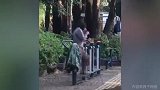 都是高手！全民健身器材被大爷大妈玩儿出花了 个个都是大神啊