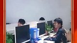 当女程序员上班时，没想到老板都亲自指导男同事的眼神让我害怕